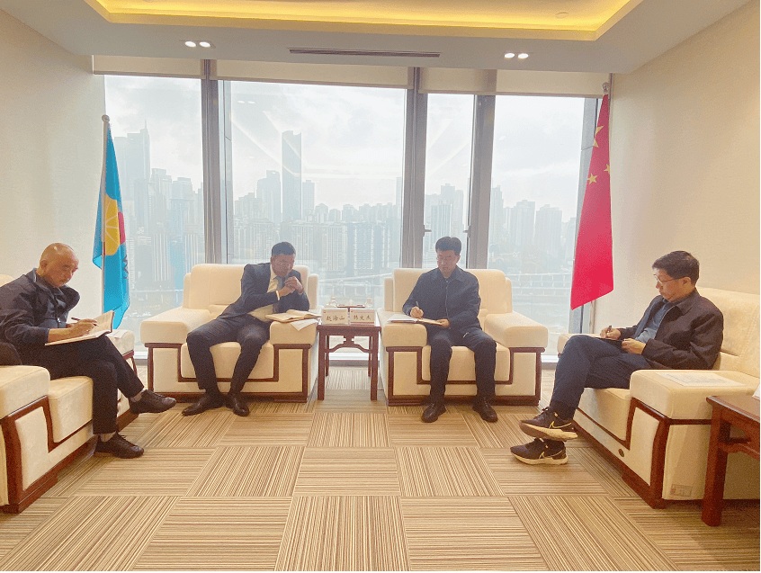 重慶中和天然氣開發有限公司總經理趙海山與中石油昆侖燃氣有限公司重慶分公司進行座談交流